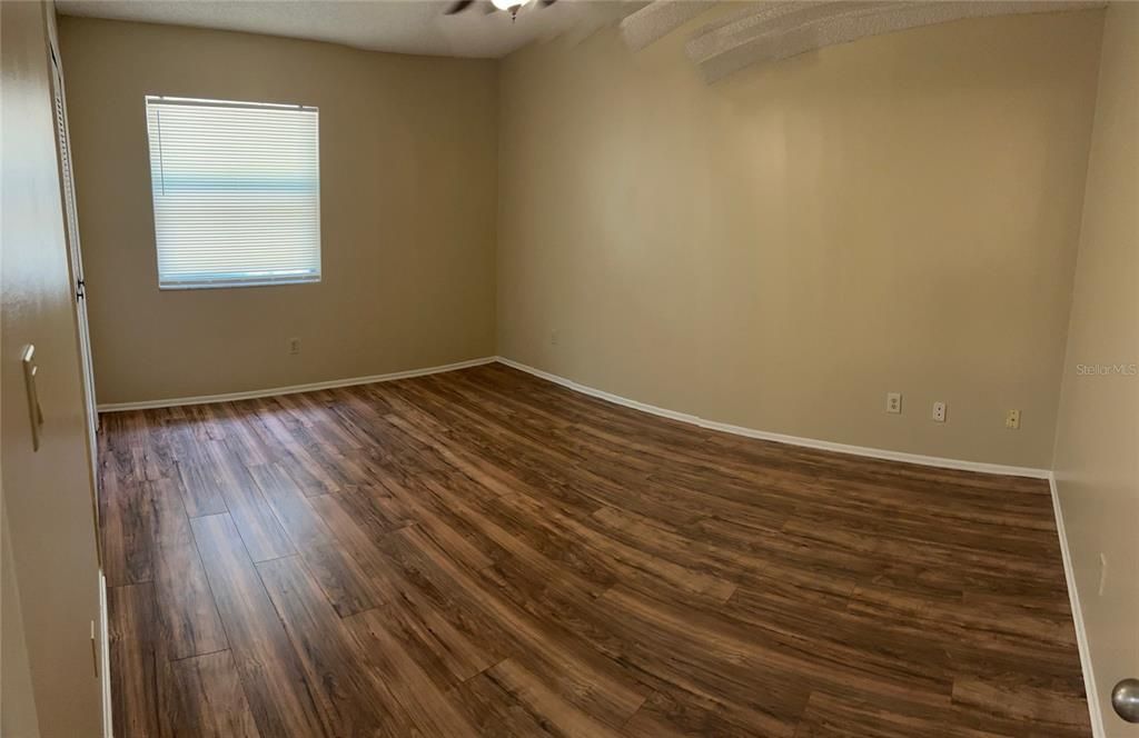 Под контрактом: $237,000 (2 спален, 2 ванн, 948 Квадратных фут)