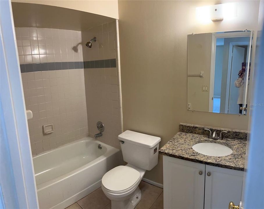 Под контрактом: $237,000 (2 спален, 2 ванн, 948 Квадратных фут)