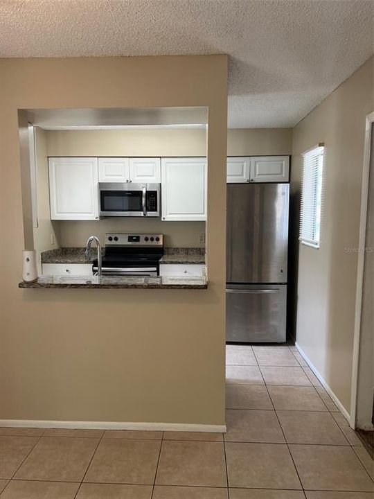 Под контрактом: $237,000 (2 спален, 2 ванн, 948 Квадратных фут)