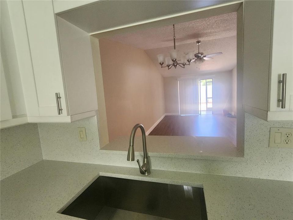 На продажу: $244,900 (2 спален, 2 ванн, 900 Квадратных фут)