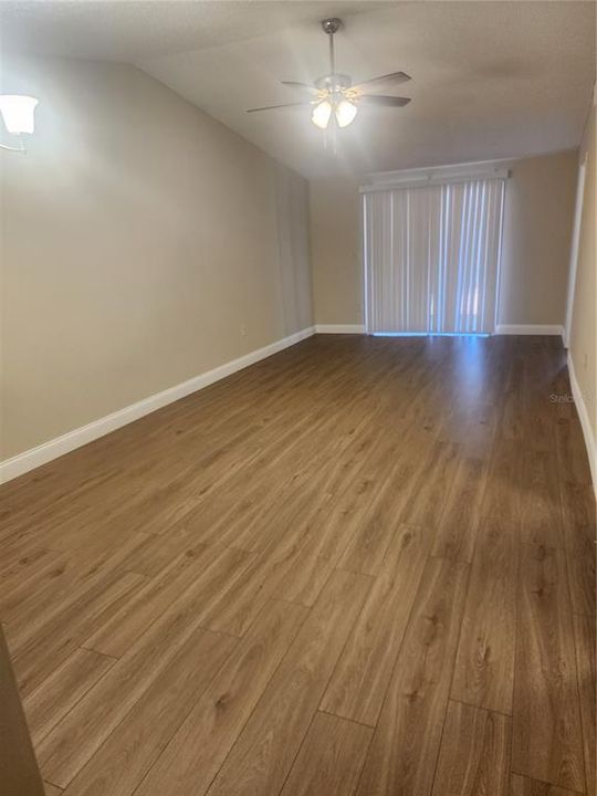 На продажу: $244,900 (2 спален, 2 ванн, 900 Квадратных фут)