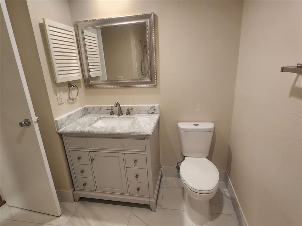 На продажу: $244,900 (2 спален, 2 ванн, 900 Квадратных фут)