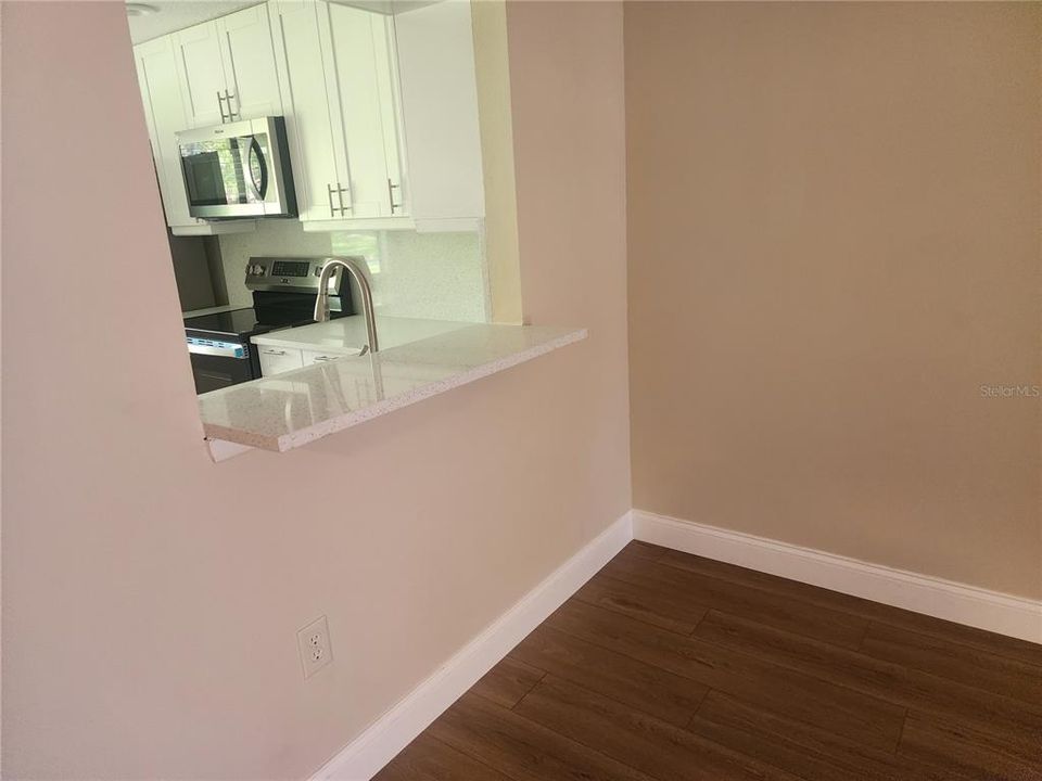 На продажу: $244,900 (2 спален, 2 ванн, 900 Квадратных фут)