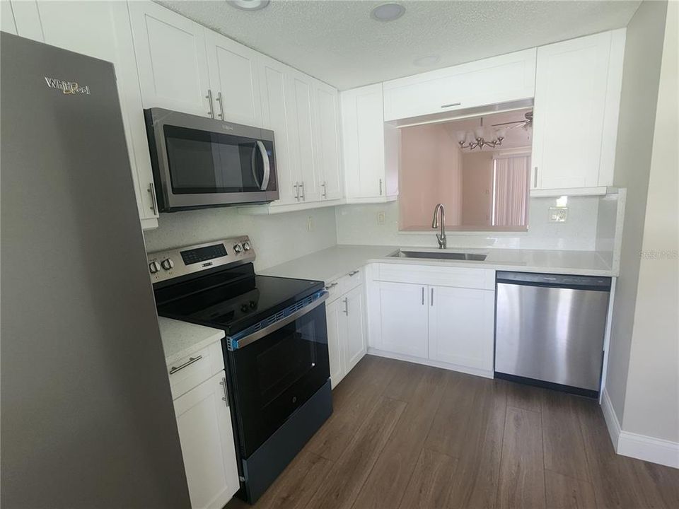 На продажу: $244,900 (2 спален, 2 ванн, 900 Квадратных фут)