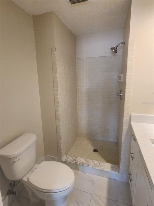 На продажу: $244,900 (2 спален, 2 ванн, 900 Квадратных фут)