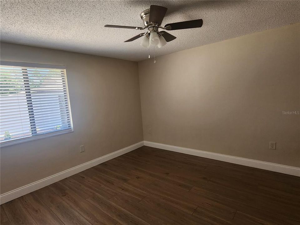 На продажу: $244,900 (2 спален, 2 ванн, 900 Квадратных фут)