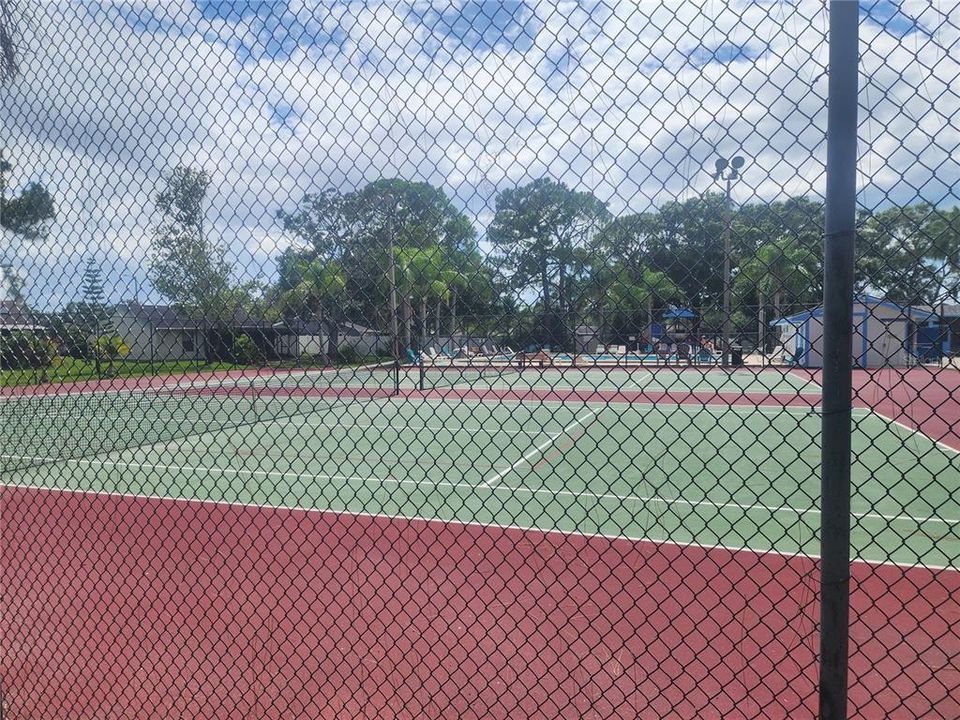 На продажу: $244,900 (2 спален, 2 ванн, 900 Квадратных фут)