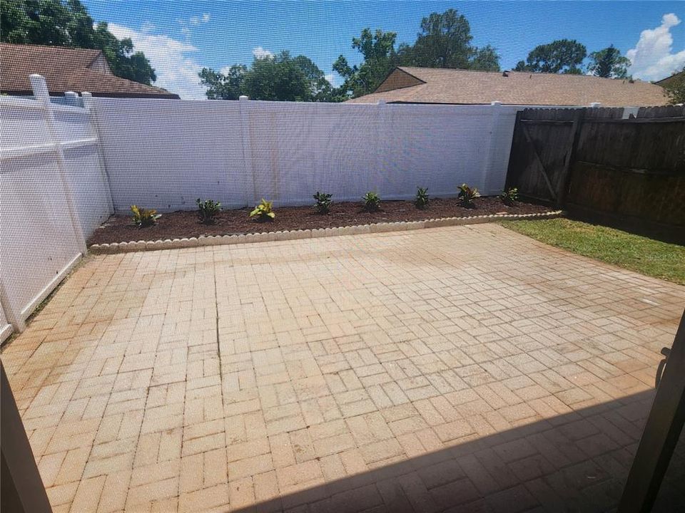 На продажу: $244,900 (2 спален, 2 ванн, 900 Квадратных фут)