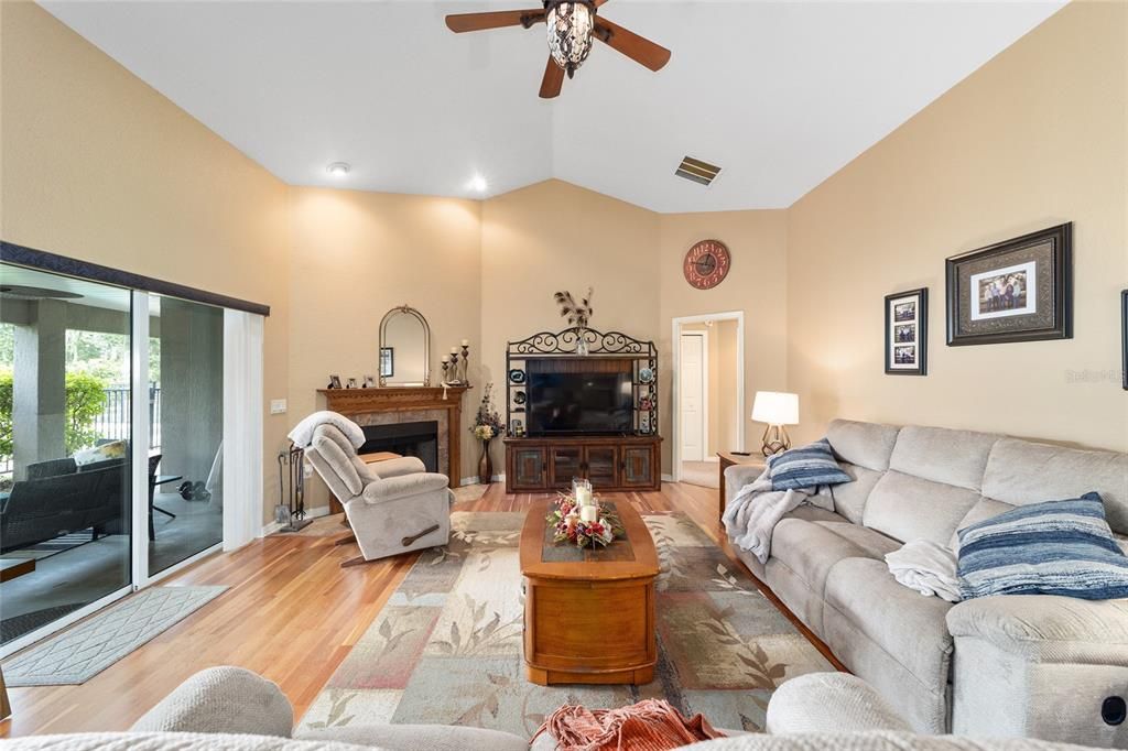 待售: $734,900 (4 贝兹, 3 浴室, 2963 平方英尺)