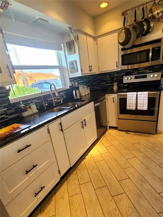 Active With Contract: $490,000 (3 beds, 2 baths, 1898 Square Feet)