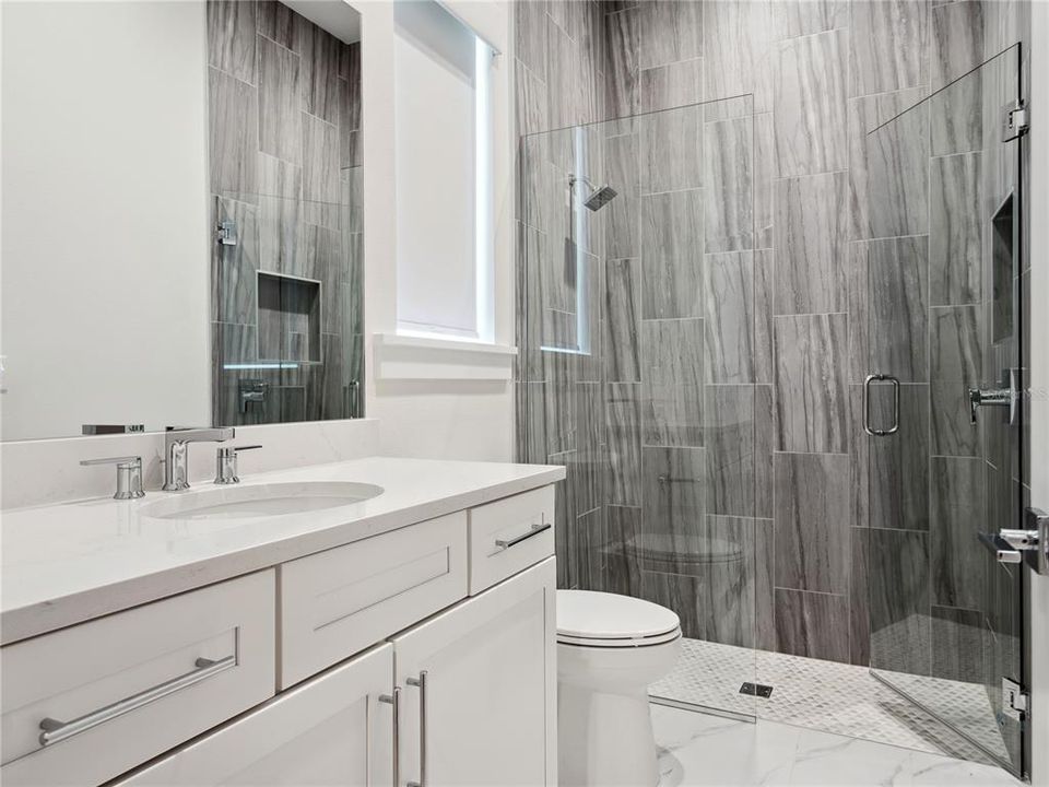 Activo con contrato: $2,450,000 (6 camas, 5 baños, 5232 Pies cuadrados)