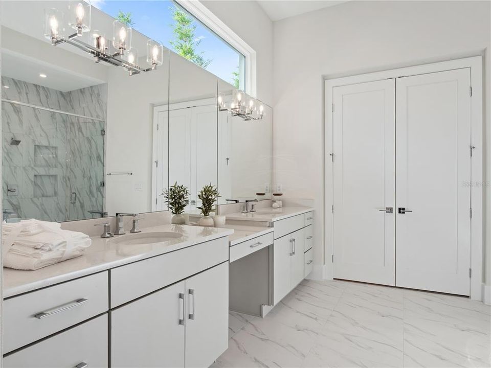 Activo con contrato: $2,450,000 (6 camas, 5 baños, 5232 Pies cuadrados)