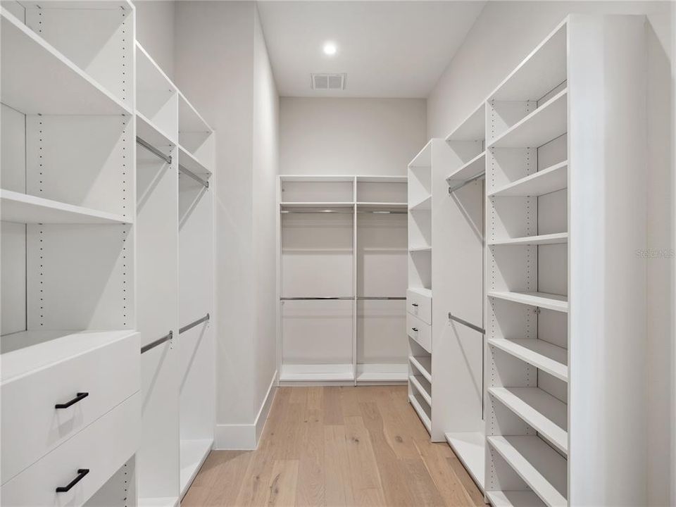 Activo con contrato: $2,450,000 (6 camas, 5 baños, 5232 Pies cuadrados)