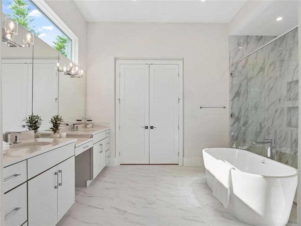 Activo con contrato: $2,450,000 (6 camas, 5 baños, 5232 Pies cuadrados)