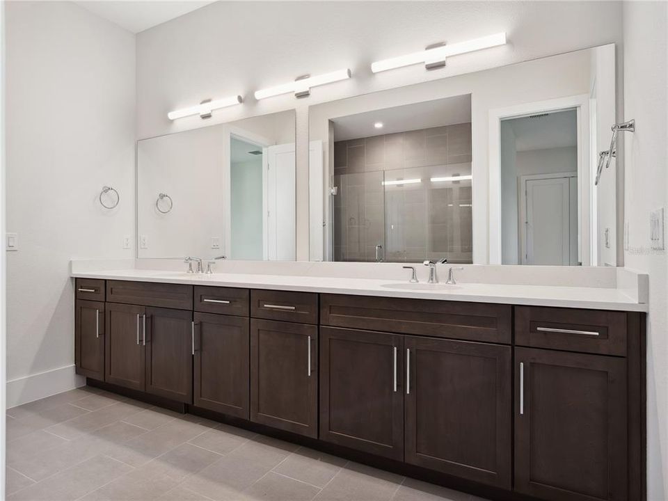 Activo con contrato: $2,450,000 (6 camas, 5 baños, 5232 Pies cuadrados)