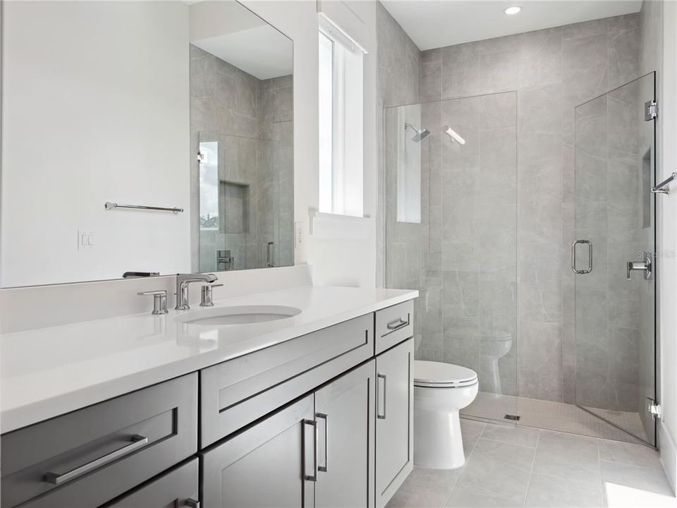 Activo con contrato: $2,450,000 (6 camas, 5 baños, 5232 Pies cuadrados)