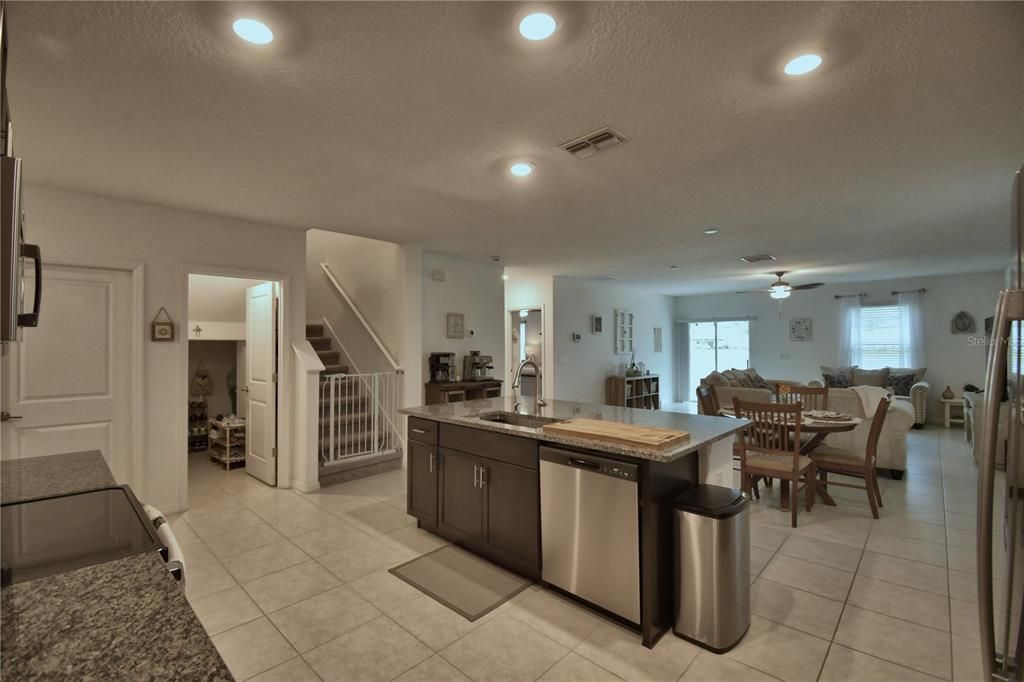 For Rent: $2,500 (5 beds, 2 baths, 2954 Square Feet)