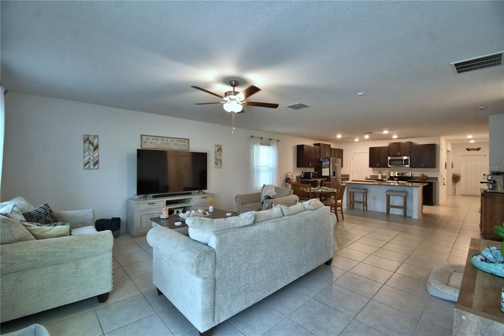 For Rent: $2,500 (5 beds, 2 baths, 2954 Square Feet)