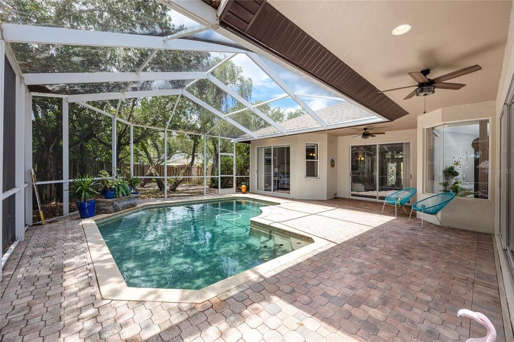 合同活跃: $799,000 (5 贝兹, 3 浴室, 3035 平方英尺)