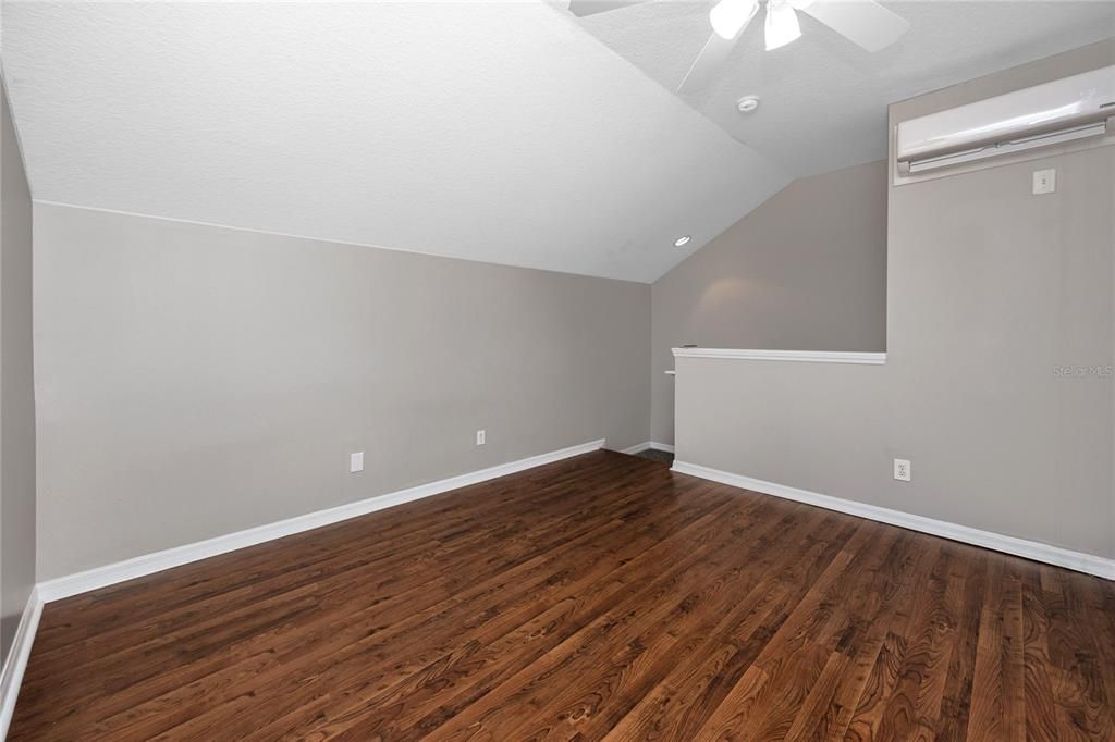 合同活跃: $799,000 (5 贝兹, 3 浴室, 3035 平方英尺)