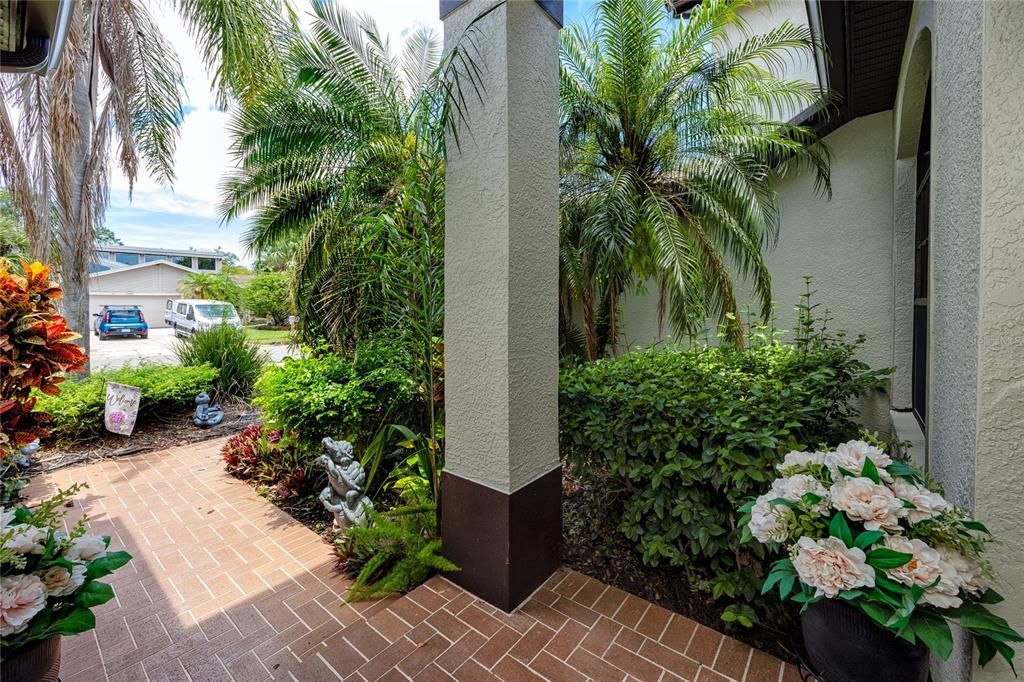 合同活跃: $799,000 (5 贝兹, 3 浴室, 3035 平方英尺)