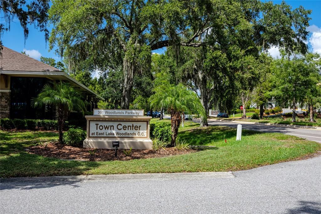 合同活跃: $799,000 (5 贝兹, 3 浴室, 3035 平方英尺)