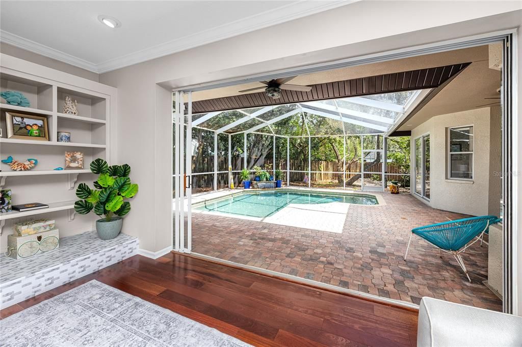 合同活跃: $799,000 (5 贝兹, 3 浴室, 3035 平方英尺)