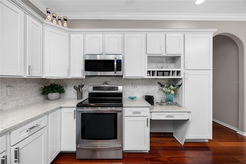 合同活跃: $799,000 (5 贝兹, 3 浴室, 3035 平方英尺)