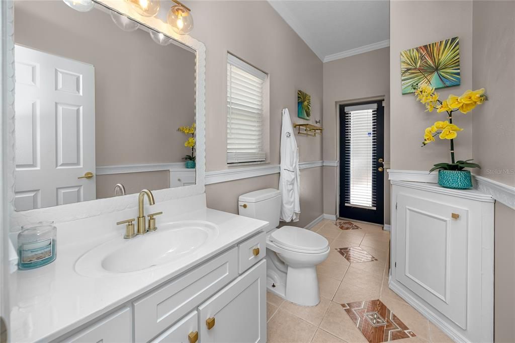 合同活跃: $799,000 (5 贝兹, 3 浴室, 3035 平方英尺)