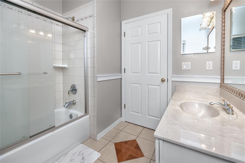 合同活跃: $799,000 (5 贝兹, 3 浴室, 3035 平方英尺)