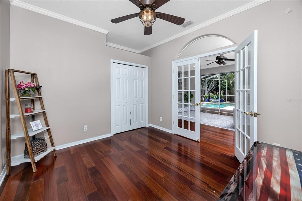 合同活跃: $799,000 (5 贝兹, 3 浴室, 3035 平方英尺)