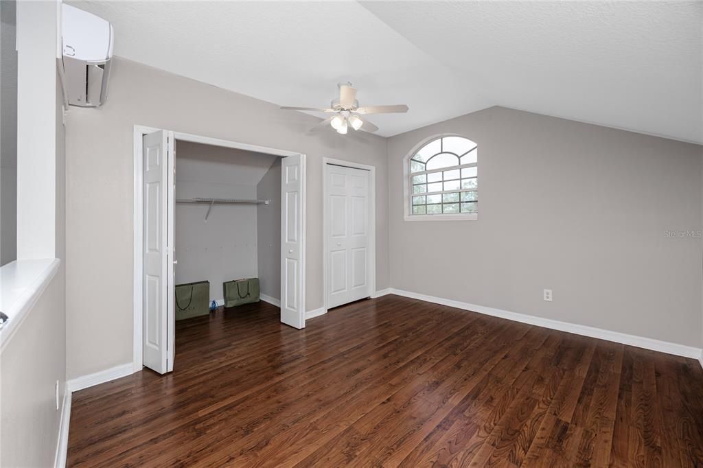 合同活跃: $799,000 (5 贝兹, 3 浴室, 3035 平方英尺)