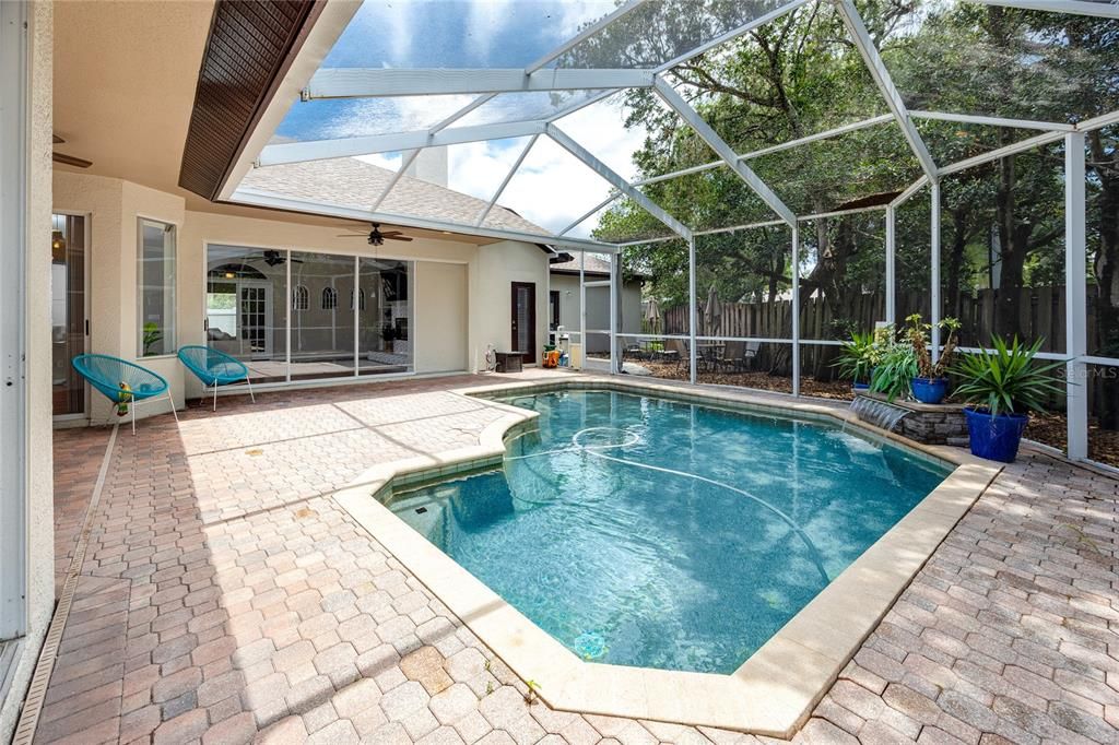 合同活跃: $799,000 (5 贝兹, 3 浴室, 3035 平方英尺)