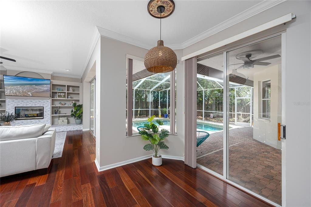 合同活跃: $799,000 (5 贝兹, 3 浴室, 3035 平方英尺)