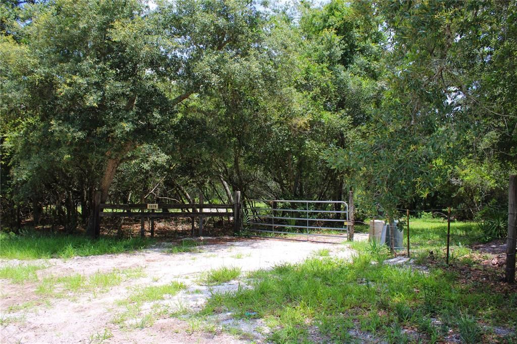 На продажу: $425,000 (6.28 acres)