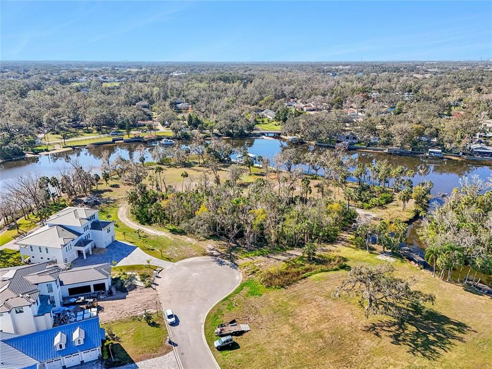 На продажу: $375,000 (0.72 acres)