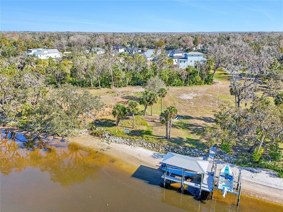 На продажу: $375,000 (0.72 acres)