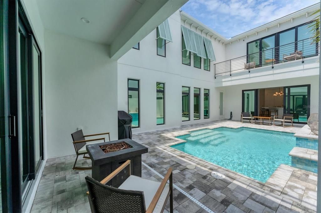 En Venta: $1,590,000 (4 camas, 5 baños, 3867 Pies cuadrados)