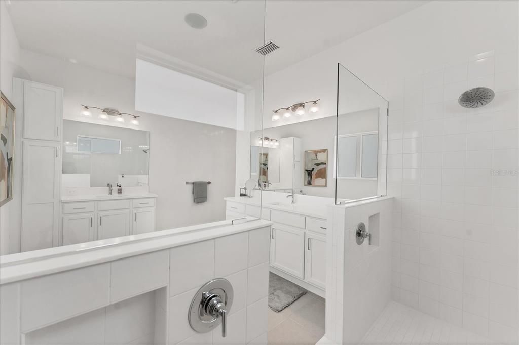 En Venta: $1,590,000 (4 camas, 5 baños, 3867 Pies cuadrados)