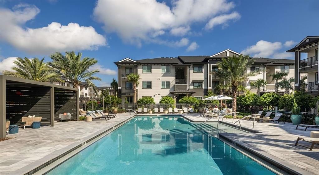 出租: $3,971 (3 贝兹, 3 浴室, 1580 平方英尺)