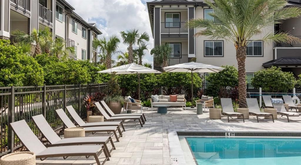 出租: $3,971 (3 贝兹, 3 浴室, 1580 平方英尺)