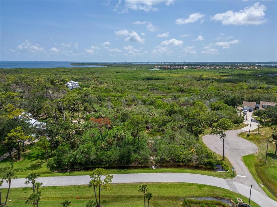 待售: $359,000 (0.91 acres)