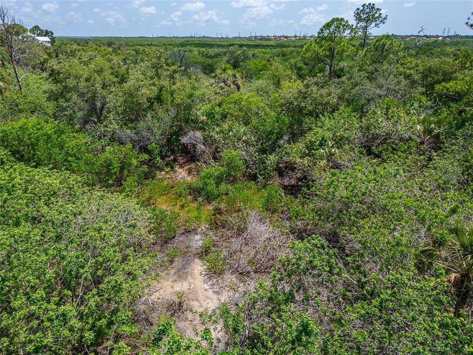 待售: $359,000 (0.91 acres)