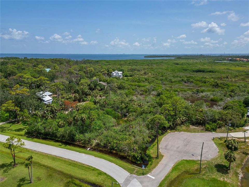 待售: $359,000 (0.91 acres)