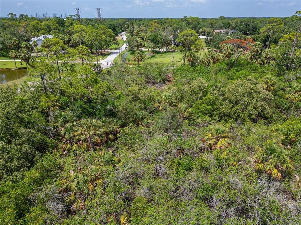 待售: $359,000 (0.91 acres)