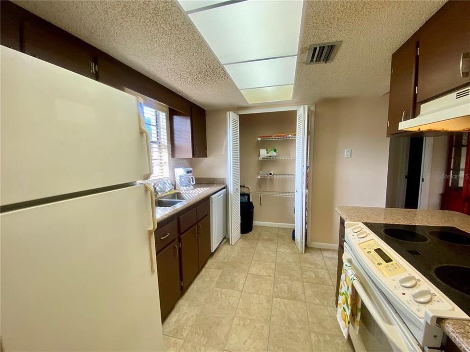 待售: $113,500 (1 贝兹, 1 浴室, 749 平方英尺)