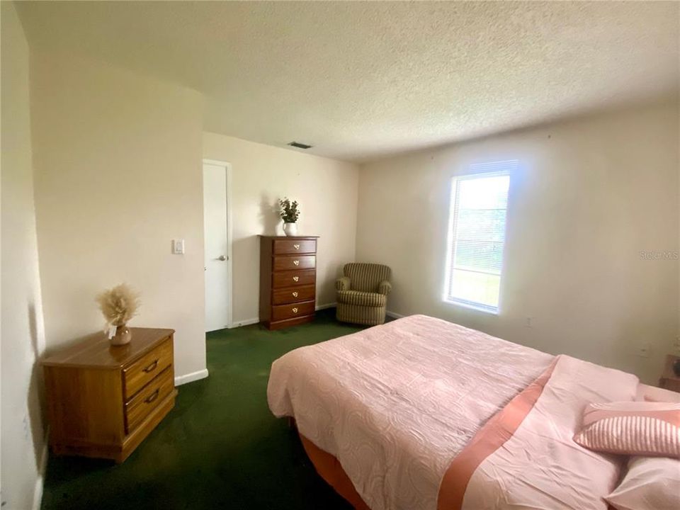 待售: $113,500 (1 贝兹, 1 浴室, 749 平方英尺)