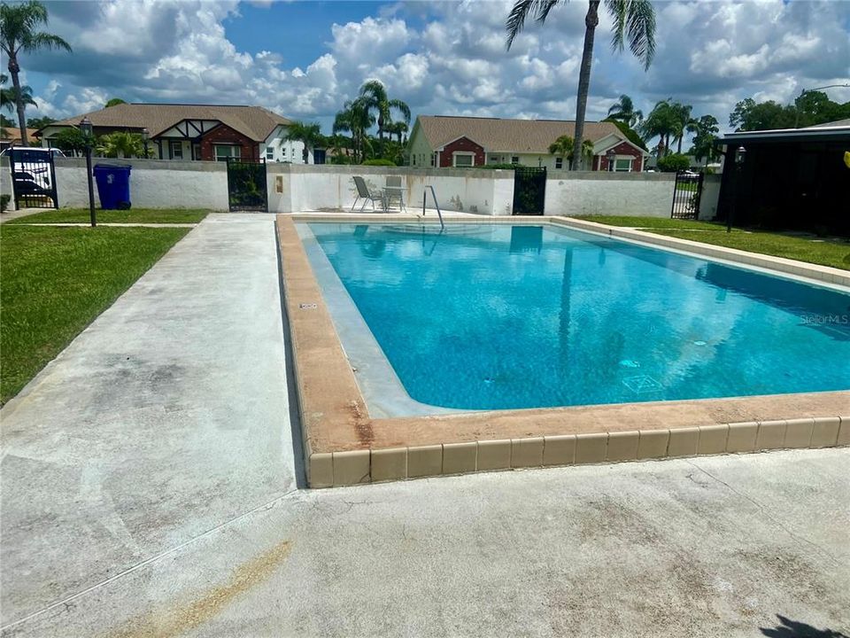 待售: $113,500 (1 贝兹, 1 浴室, 749 平方英尺)