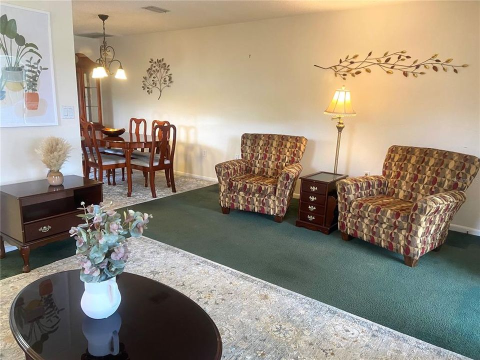 待售: $113,500 (1 贝兹, 1 浴室, 749 平方英尺)