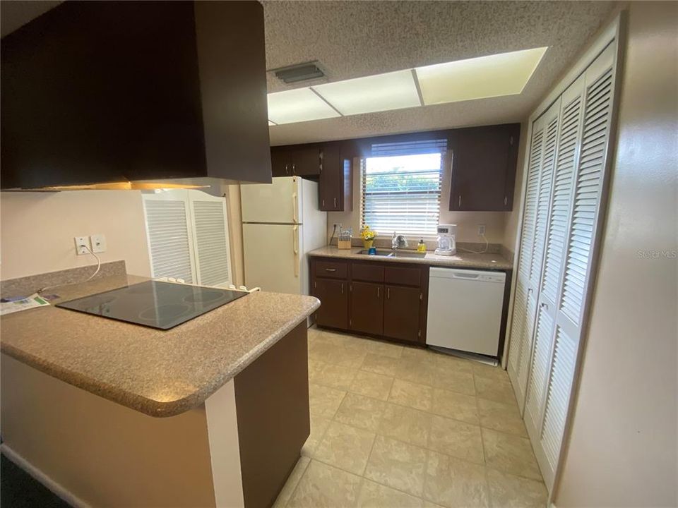 待售: $113,500 (1 贝兹, 1 浴室, 749 平方英尺)